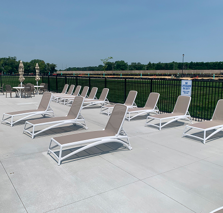 community-pool-lounge-chairs community-pool-lounge-chairs